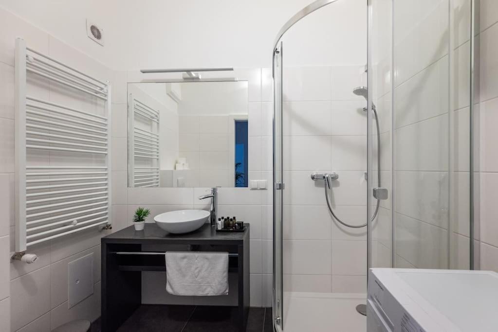 Appartement Pristine 1br Steps From By Hm Vienne